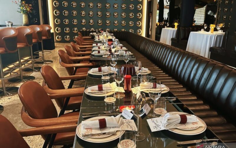 The Coach Restaurant pertama di dunia resmi dibuka di Jakarta