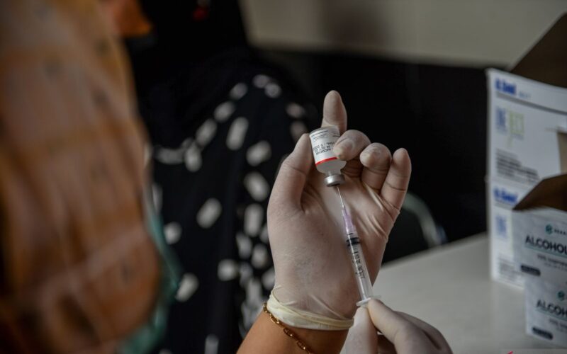 Vaksinasi dinilai penting untuk cegah komplikasi akibat COVID-19