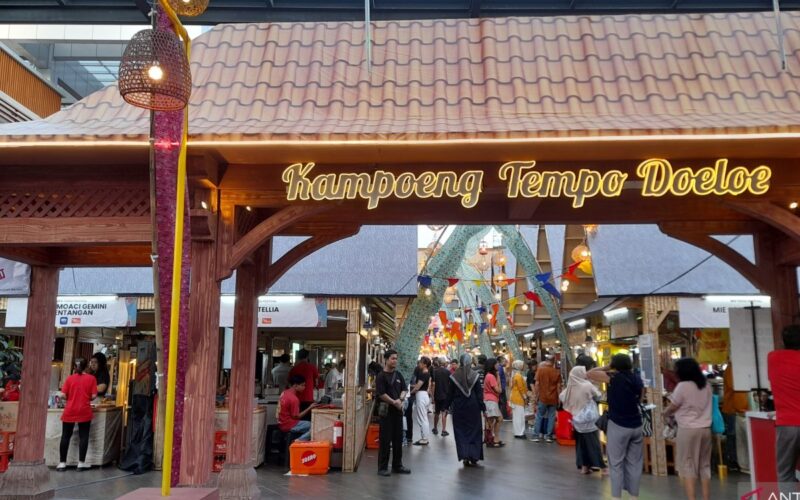 Mencicipi makanan legendaris di festival Kampoeng Tempo Doeloe