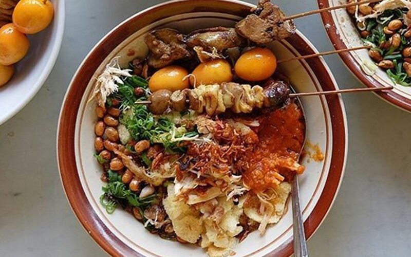 Resep dan cara buat bubur ayam Khas Cirebon, cocok untuk sarapan